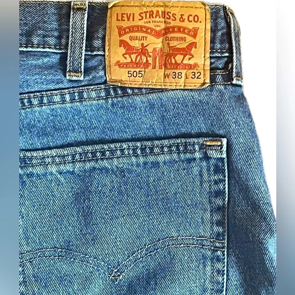 Levi's 505 Straight-Leg Blue Jeans. Excellent condition. Men’s size 38x32